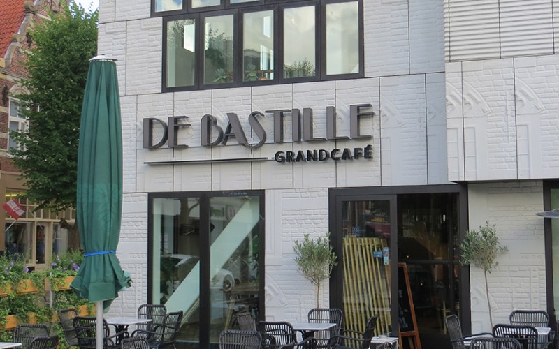 De Bastille, grandcafe